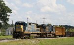 CSX 7538 leads train F728 towards the yard